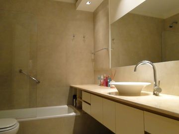 VENTA CASA EN VILLA SARMIENTO CON COCHERAS GALPON