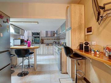 Venta Casa Flores de 6 ambientes  Quincho Terraza