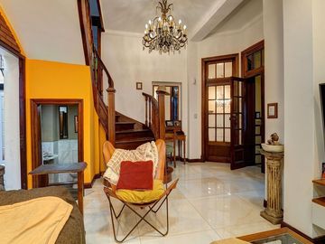 Venta Casa Flores de 6 ambientes  Quincho Terraza
