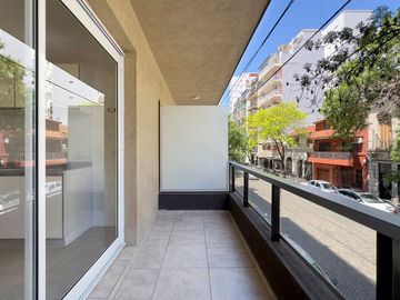 VENTA MONOAMBIENTE CON DOBLE BALCÓN,ZONA BARRACAS