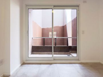 VENTA MONOAMBIENTE CON DOBLE BALCÓN,ZONA BARRACAS