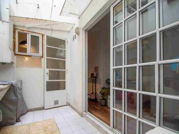 Venta depto dos ambientes con patio en Versalles
