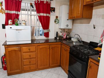 VENTA PH/TRIPLEX 5 AMB., COCH. Y PATIO - MATADEROS