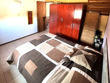 VENTA PH CASTELAR CON COCHERA Y PATIO