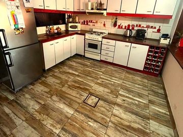 VENTA PH CASTELAR CON COCHERA Y PATIO