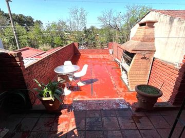 VENTA PH CASTELAR CON COCHERA Y PATIO