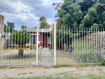 VENTA CASA LOTE PROPIO 3 AMBIENTES COCHERA, JARDIN