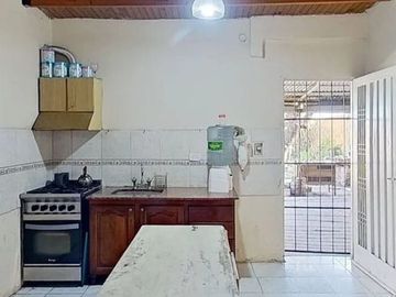 VENTA CASA LOTE PROPIO 3 AMBIENTES COCHERA, JARDIN