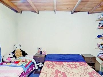 VENTA CASA LOTE PROPIO 3 AMBIENTES COCHERA, JARDIN