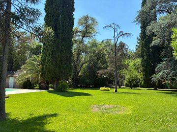 Venta casa 6 amb en Parque Leloir con pileta