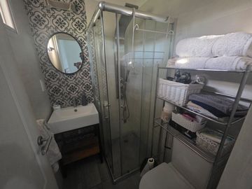 Venta casa 6 amb en Parque Leloir con pileta