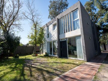 DÚPLEX EN VENTA GONNET 2 DORMITORIOS APTO BANCO