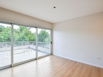 CASA EN VENTA EN CITY BELL 4 DORMITORIOS