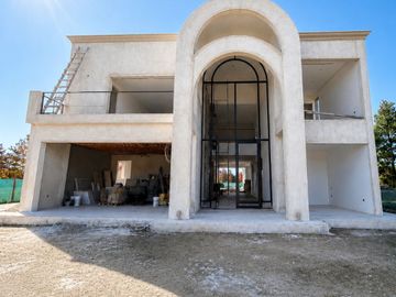 IMPONENTE RESIDENCIA CONTEMPORANEA EN HUDSON