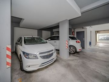 VENTA DOS AMBIENTES CON COCHERA EN SANTOS LUGARES