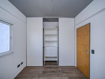 VENTA DOS AMBIENTES CON COCHERA EN SANTOS LUGARES