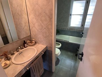 CASA EN ITUZAINGO CON PARQUE Y PILETA PERMUTA