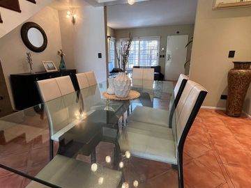 CASA EN ITUZAINGO CON PARQUE Y PILETA PERMUTA