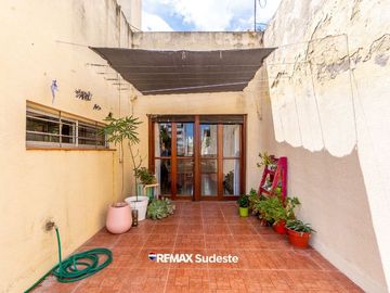 VENTA CASA TRADICIONAL EN EL CENTRO AMPLIO LOTE