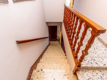 VENTA CASA TRADICIONAL EN EL CENTRO AMPLIO LOTE