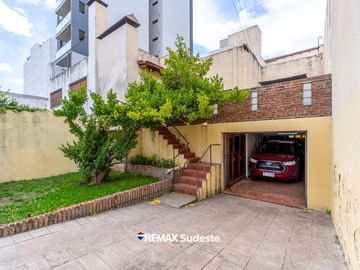 VENTA CASA TRADICIONAL EN EL CENTRO AMPLIO LOTE