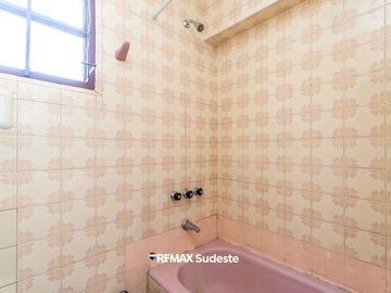 VENTA CASA TRADICIONAL EN EL CENTRO AMPLIO LOTE