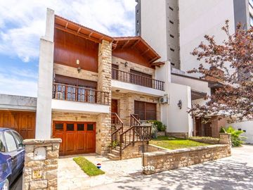 VENTA CASA TRADICIONAL EN EL CENTRO AMPLIO LOTE