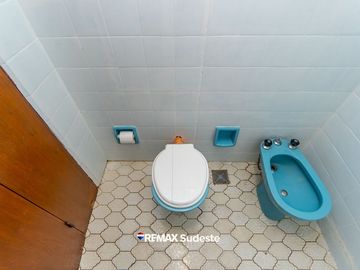 VENTA CASA TRADICIONAL EN EL CENTRO AMPLIO LOTE