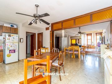 VENTA CASA TRADICIONAL EN EL CENTRO AMPLIO LOTE