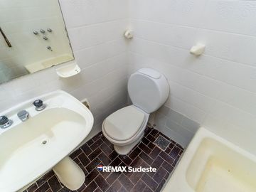 VENTA CASA TRADICIONAL EN EL CENTRO AMPLIO LOTE