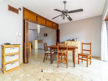 VENTA CASA TRADICIONAL EN EL CENTRO AMPLIO LOTE