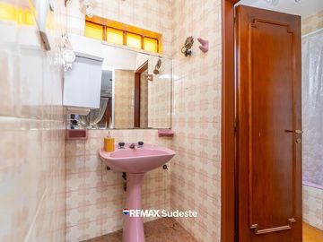 VENTA CASA TRADICIONAL EN EL CENTRO AMPLIO LOTE