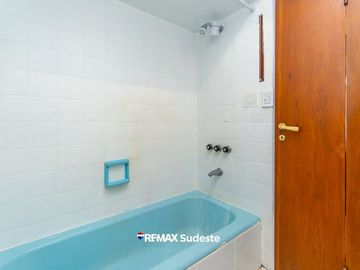 VENTA CASA TRADICIONAL EN EL CENTRO AMPLIO LOTE