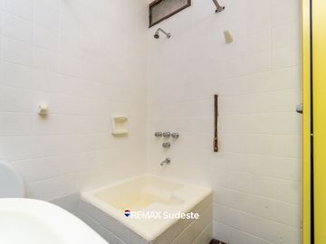 VENTA CASA TRADICIONAL EN EL CENTRO AMPLIO LOTE