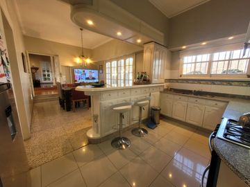 VENTA CASA CON DEPARTAMENTO Y QUINCHO