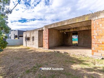 VENTA CASA A TERMINAR BO. SAN IGNACIO