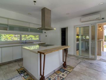 Venta casa 5 Amb en Barrio Terravista acep permuta