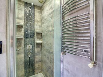 Venta casa 5 Amb en Barrio Terravista acep permuta