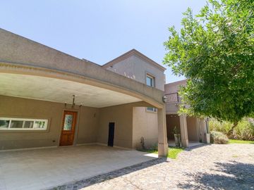 Venta casa 5 Amb en Barrio Terravista acep permuta