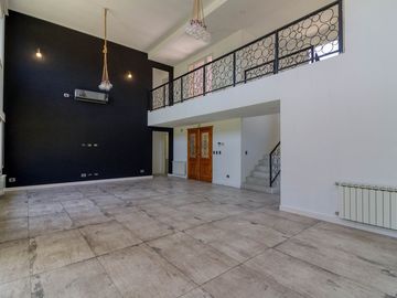 Venta casa 5 Amb en Barrio Terravista acep permuta
