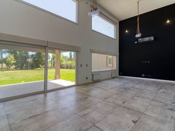 Venta casa 5 Amb en Barrio Terravista acep permuta