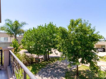 Venta casa 5 Amb en Barrio Terravista acep permuta