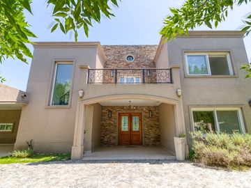 Venta casa 5 Amb en Barrio Terravista acep permuta