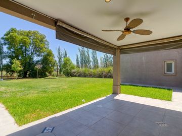 Venta casa 5 Amb en Barrio Terravista acep permuta