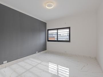 VENTA CASA /SALON 4 AMB  SAN MIGUEL CON PILETA