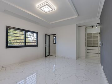 VENTA CASA /SALON 4 AMB  SAN MIGUEL CON PILETA