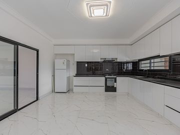 VENTA CASA /SALON 4 AMB  SAN MIGUEL CON PILETA