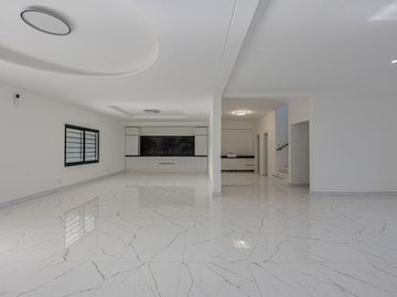 VENTA CASA /SALON 4 AMB  SAN MIGUEL CON PILETA