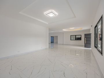 VENTA CASA /SALON 4 AMB  SAN MIGUEL CON PILETA