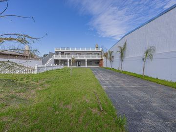 VENTA CASA /SALON 4 AMB  SAN MIGUEL CON PILETA